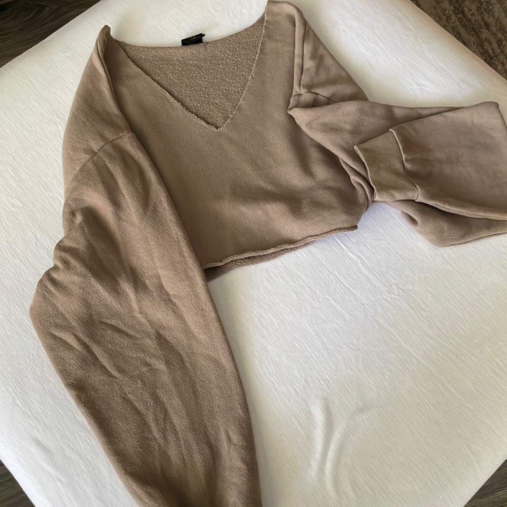 Womens cropped sweater, bought from pacsun, super cute light sweater